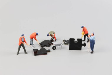 insanlar puzzle parçaları kadar holding işbirliği