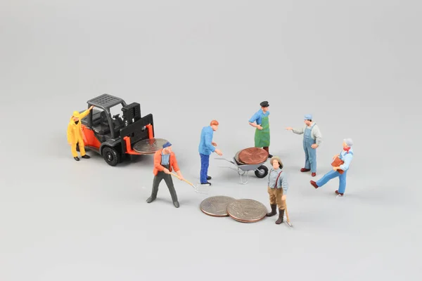 The workers with coin money at site — Stock Photo, Image