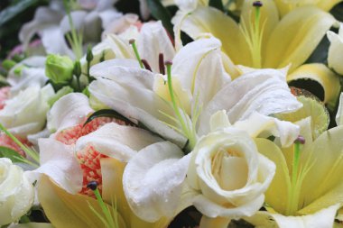 Bir çiçek demeti üzerinde açık ve yakın çekim 