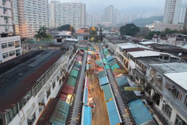 Ngau Chi Wan Pazar birçok kabinleri ile