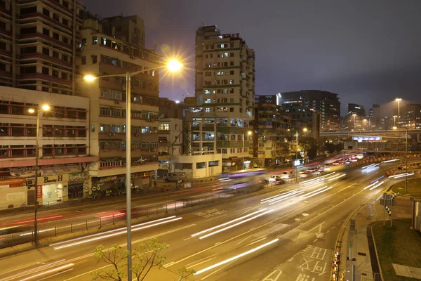 เส้นทางแสงผ่านสะพานเท้า, ฮ่องกง — ภาพถ่ายสต็อก