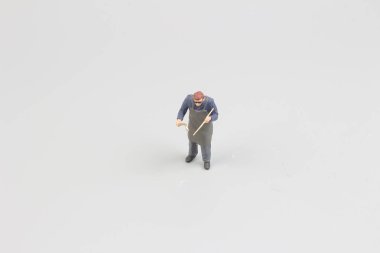 Beyaz arka plan üzerinde Mini işçi izole