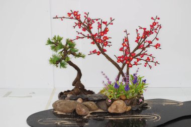 beyaz zemin üzerine çiçek buketi