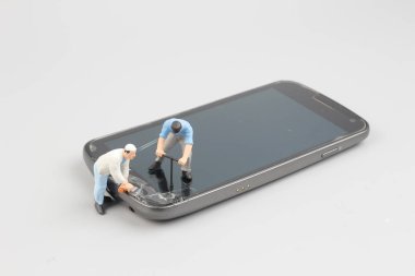 Minyatür insanlar mühendis veya çalışan meslek 