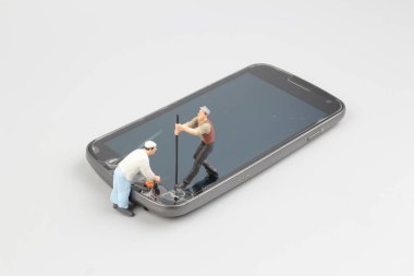 Minyatür insanlar mühendis veya çalışan meslek 