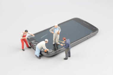 Minyatür insanlar mühendis veya çalışan meslek 