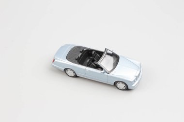  beyaz izole oyuncak Cabrio araba