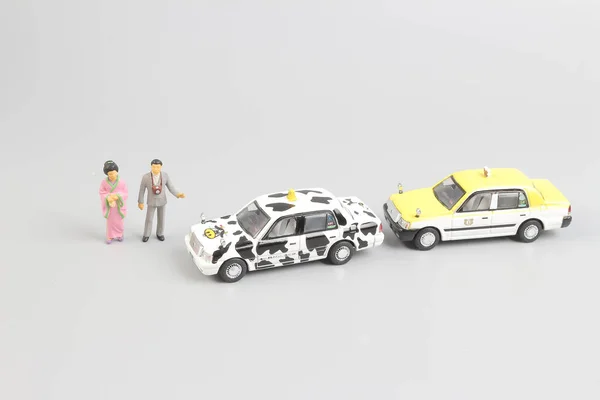 Tiny of toy taxi with the traveler figure — Stock Photo, Image