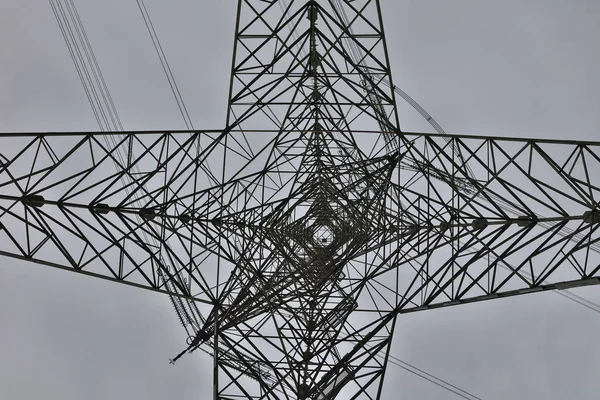 Краєвид сталевої енергетичної вежі в Кюнсі — стокове фото