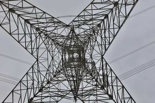 Краєвид сталевої енергетичної вежі в Кюнсі — стокове фото