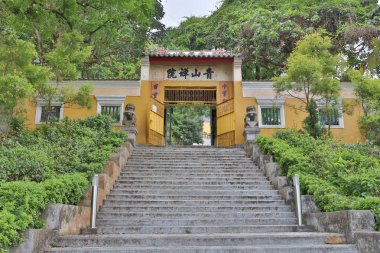 Bu tapınak karmaşık beri Castle Peak Manastırı 