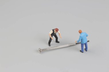  Arka plan üzerinde minyatür bahçıvan insanlar izole