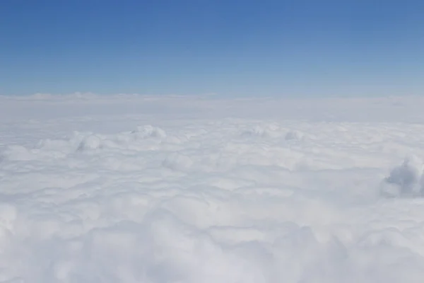 Θέα του μπλε ύψη από αεροπλάνο σύννεφα σχήματα — Φωτογραφία Αρχείου
