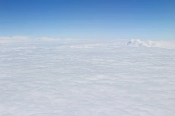 Блакитне небо високої видимості з форм літальних хмар — стокове фото