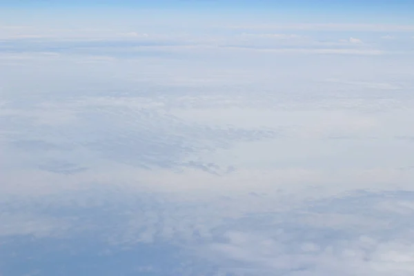 飛行機雲から青空高いビュー — ストック写真