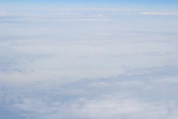 Θέα του μπλε ύψη από αεροπλάνο σύννεφα σχήματα — Φωτογραφία Αρχείου