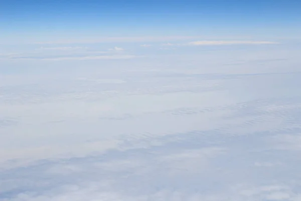 雲、飛行機の窓からの眺め — ストック写真