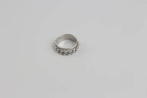 Anillos aislados en fondo blanco —  Fotos de Stock