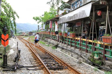 Taipei, Taiwa yakınlarında Shifen köy eski tren geçiyor