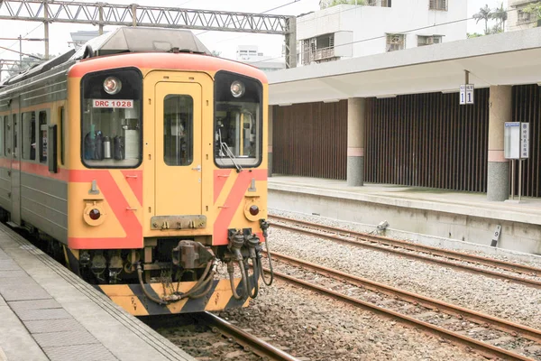 Vlak na železnici v Tchaj-wanu v 2011 — Stock fotografie