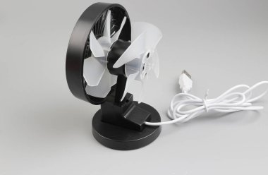 usb panosu ile izole siyah fan