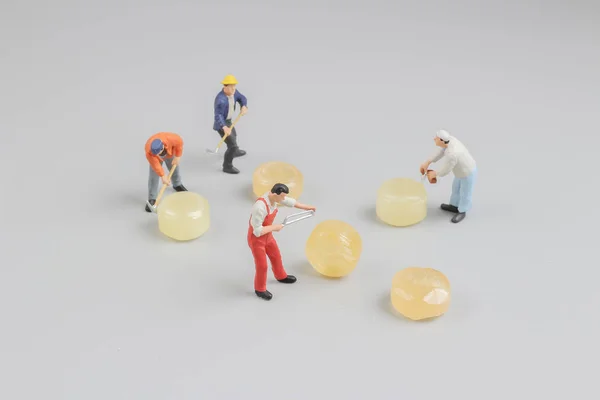 Mini di pittori di lavoratori con caramelle — Foto Stock