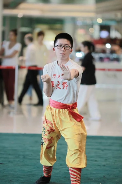 Wu shu demonstration bei hk tst 2017 — Stockfoto