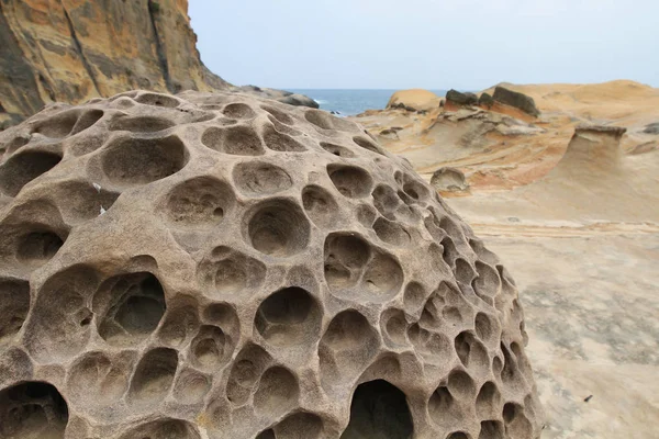 Méhsejt Yehliu Geopark töredeztek és gomba sziklák — Stock Fotó