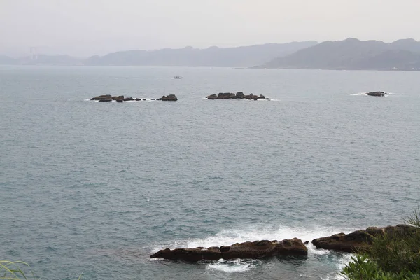 Gorilla rock and arch rock in Yehliu Geopark, Taiwan. — Stock Photo, Image