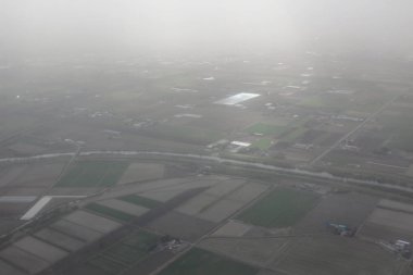 Uçak tarım alanının üzerinden havadan görünümü