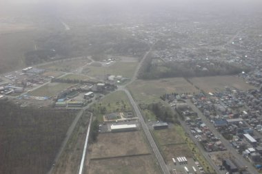 Arazi, alanlar ve bulutların Üstten Görünüm