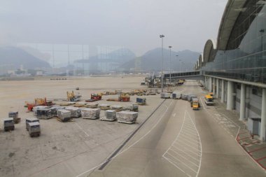  Bu ada, Chek Lap Kok üzerinde yer almaktadır