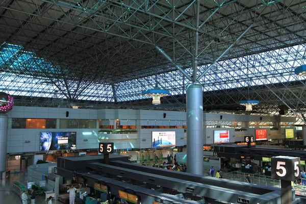 Перевірте в лічильника в Тайбей Таоюань Місто аеропорту — стокове фото