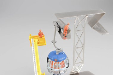  Mini insanlar mühendis kablo araba tamiri