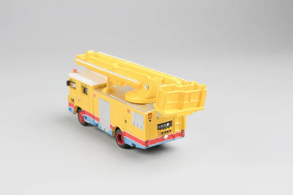 Modelo de brinquedo de metal, caminhão em laranja — Fotografia de Stock