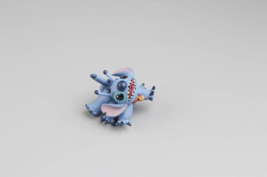  Oyuncak koleksiyonu beyaz arkaplanda izole edildi