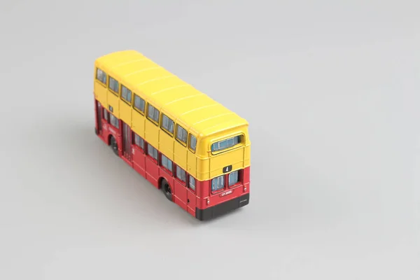 Busmodell isoliert auf weißem Hintergrund — Stockfoto