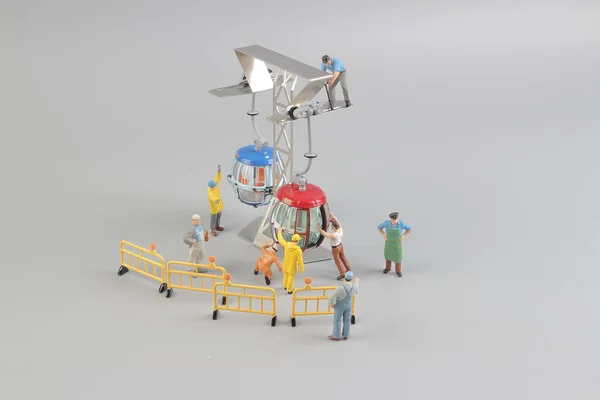 Minifigur mit Seilbahn auf dem Gelände — Stockfoto