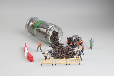 minia ture işçi, çay ile çalışma