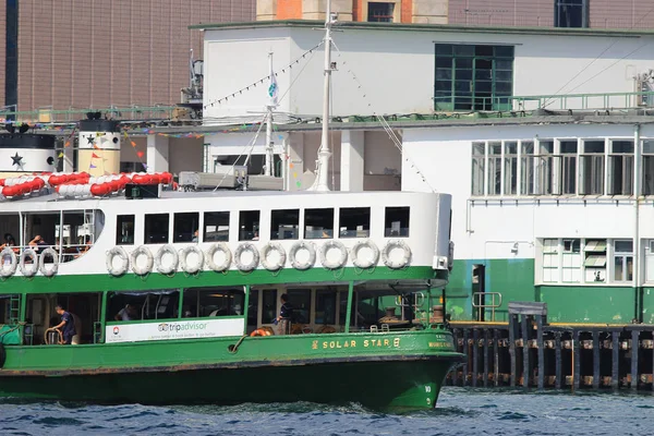 De Star ferry boot in de haven van hong kong — Stockfoto