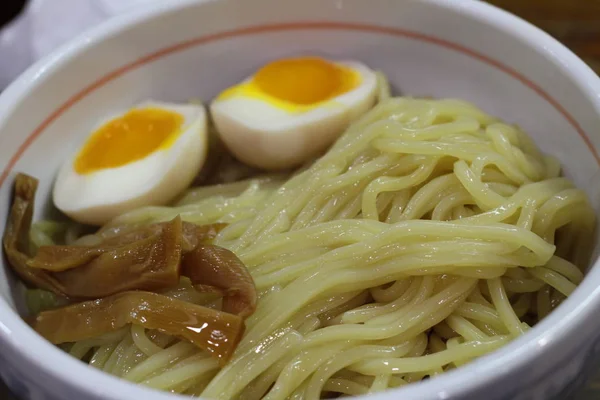 Erişte Tsukemen Japon yemekleri daldırma — Stok fotoğraf