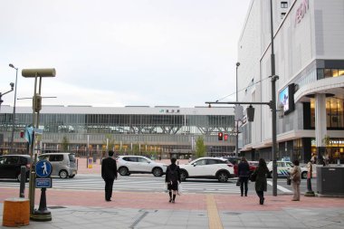 Jr Asahikawa İstasyonu, Hokkaido, Japonya'nın önden görünümü.
