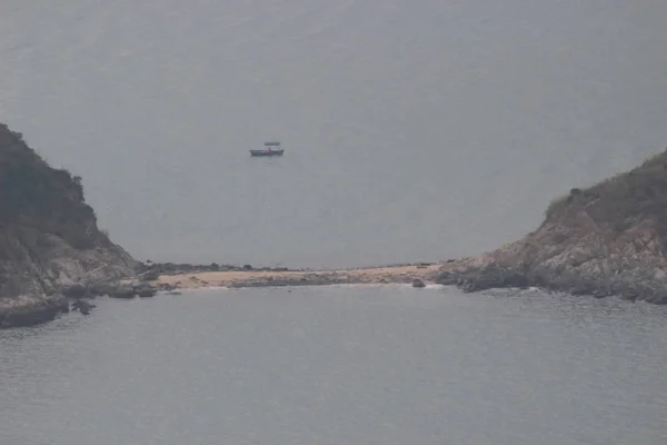 Connects the two islands.Ap Lei Pai — Stock Photo, Image