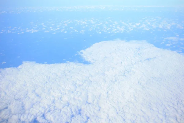 View from the plane window above the cloud and blue sky — Stock Photo, Image