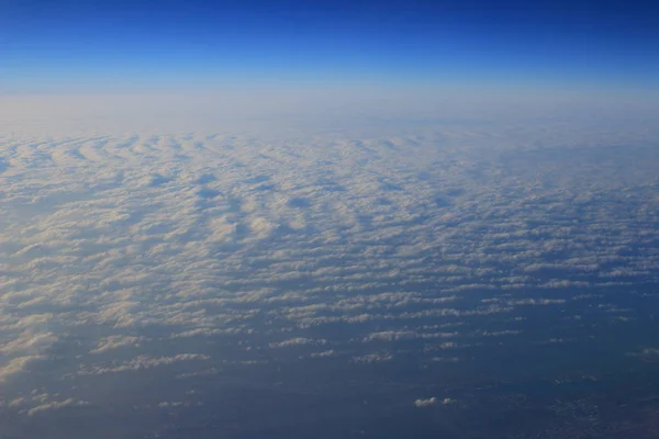 Modrý mrak byl pořízen do letadla pro pozadí — Stock fotografie