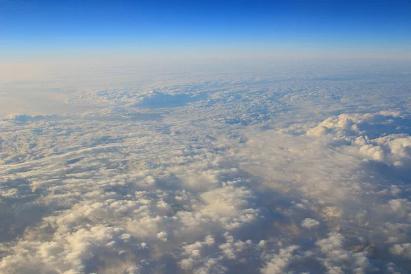 Атмосфера - небо и облака фон — стоковое фото