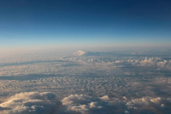 Атмосфера - небо и облака фон — стоковое фото