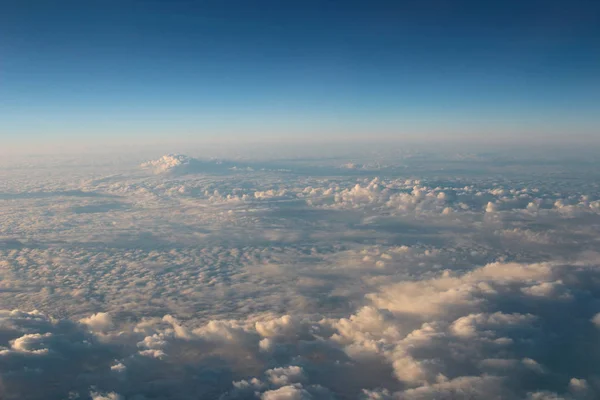 Atmosfer - arka plan gökyüzü ve bulutlar — Stok fotoğraf