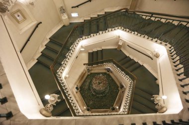 Kar Krisal Müzesi yuvarlak merdiven