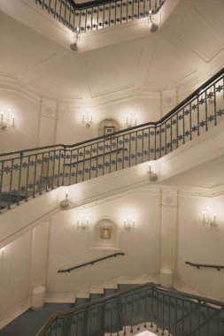 Kar Krisal Müzesi yuvarlak merdiven